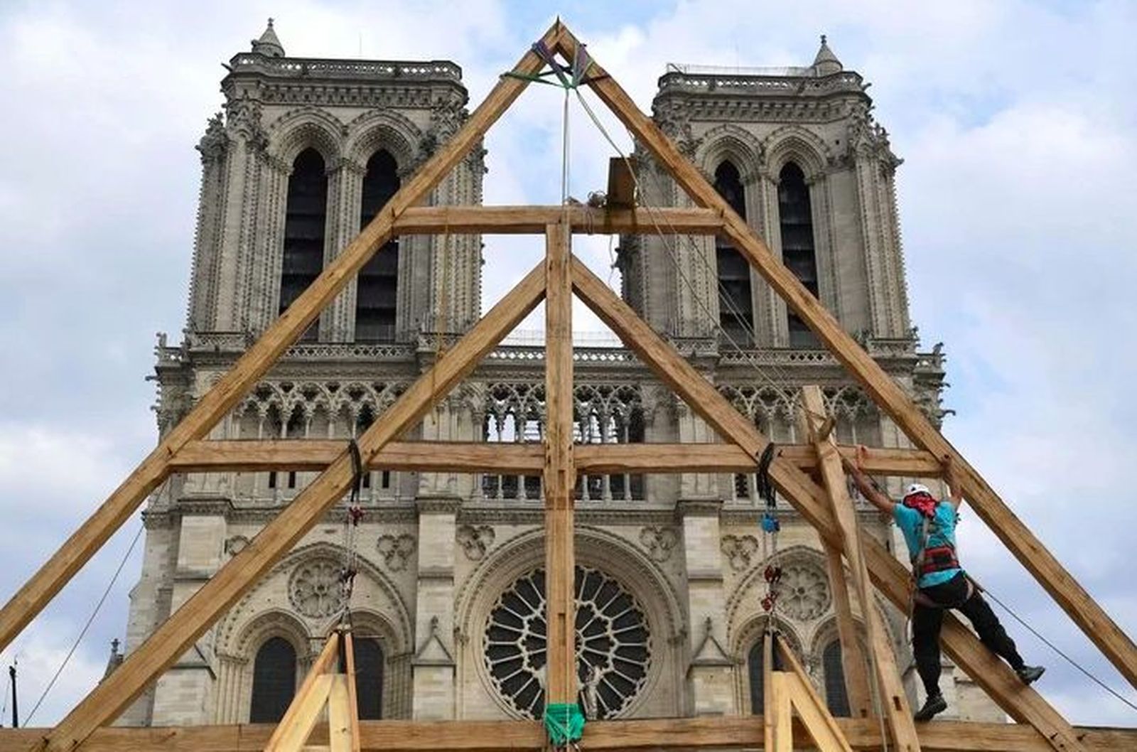 Reconstrucción de Notre Dame