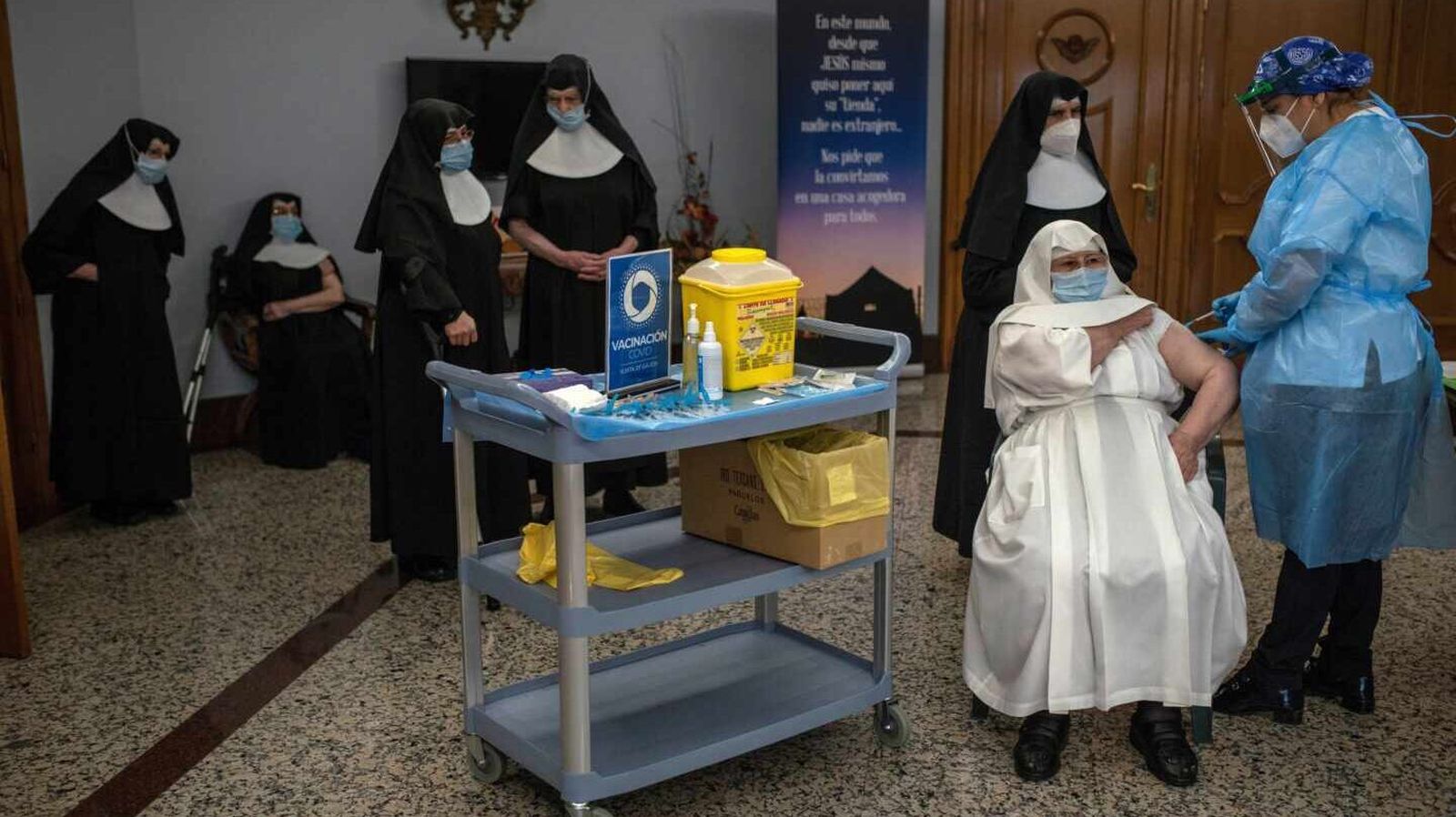 Varias religiosas se vacunan