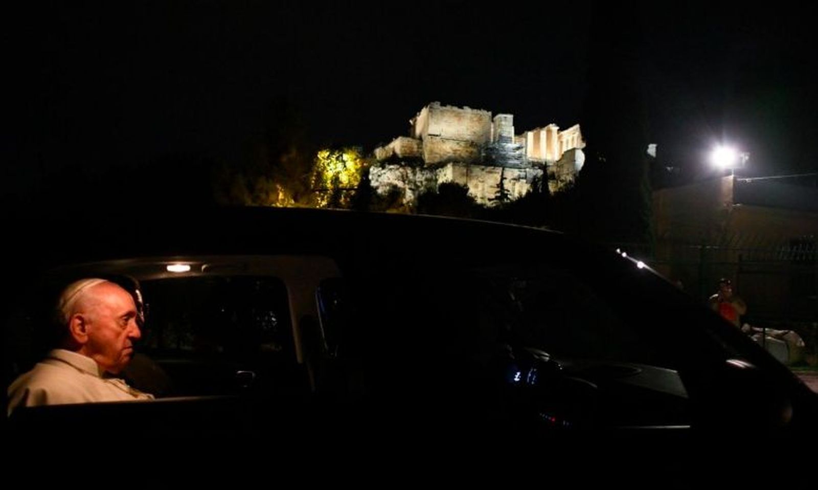 El Pontífice que 'casi' vio la Acrópolis y que posó su mirada en los ojos de los migrantes