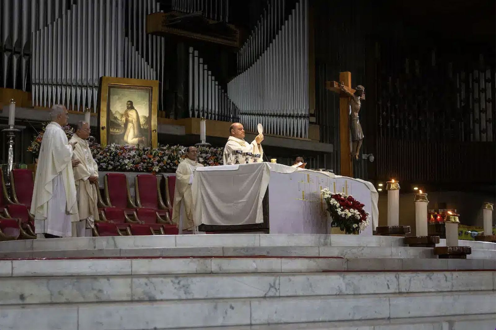 Monseñor Acero preside la misa en honor de las madres buscadoras en la basílica de Guadalupe