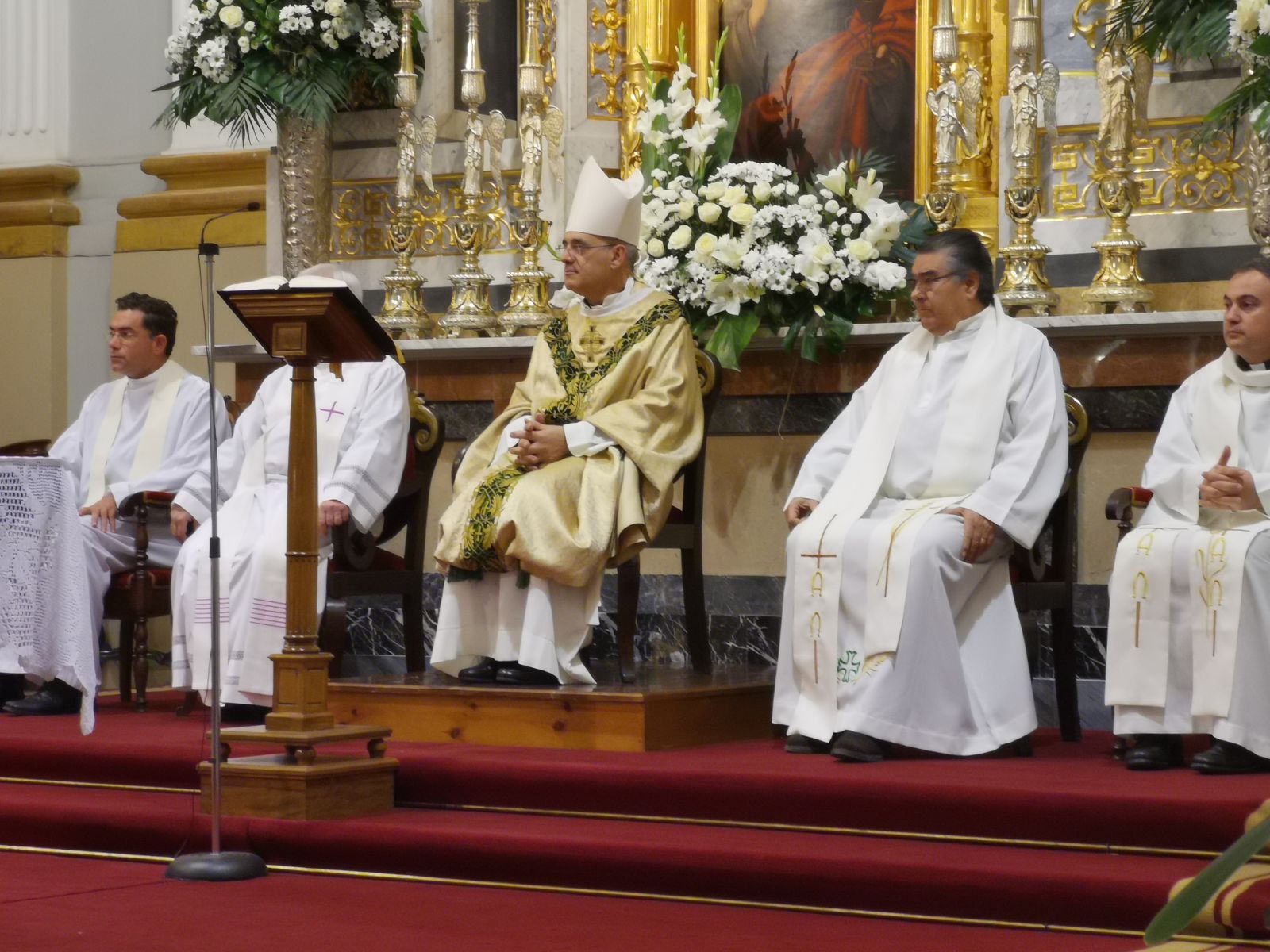 El obispo auxiliar de Valencia, Arturo Ros, presidió la ceremonia