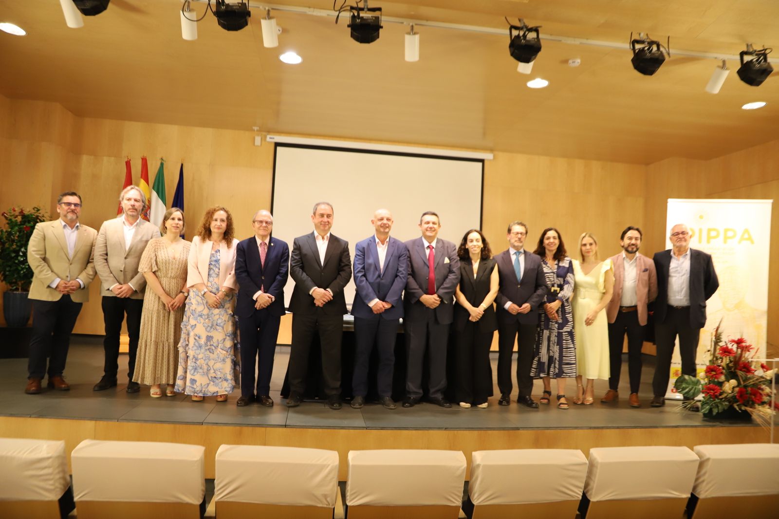 Los participantes en el acto