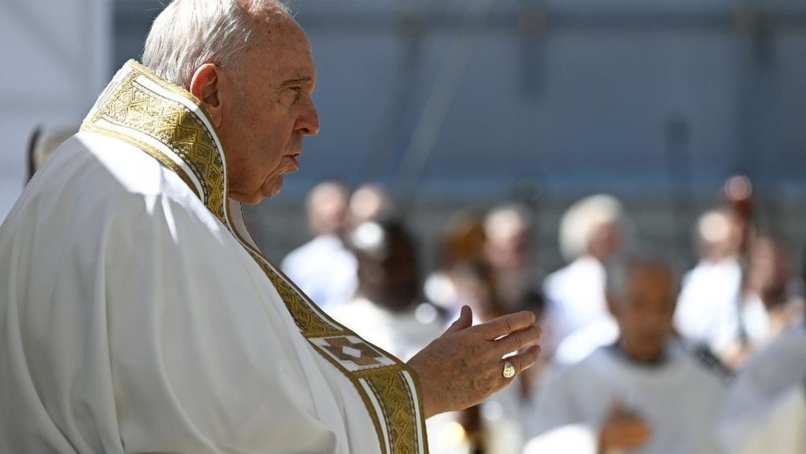 Francisco. Ángelus en L'Aquila