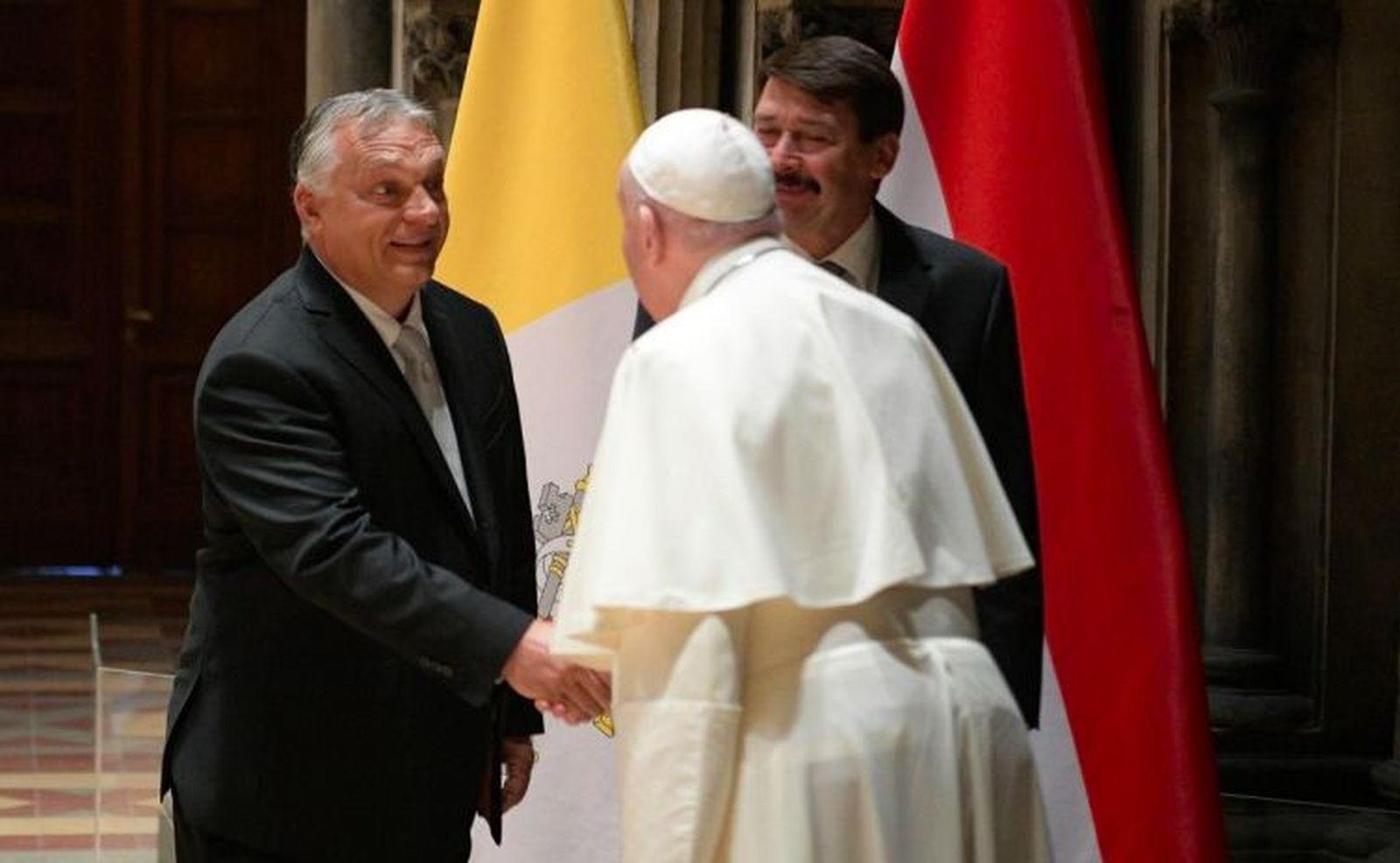 El Papa saluda a Viktor Orban