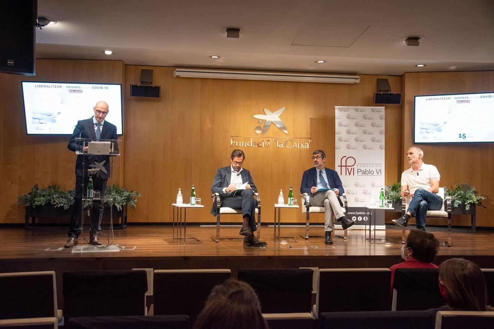 Palau Macaya. Debate patentes de las vacunas de COVID