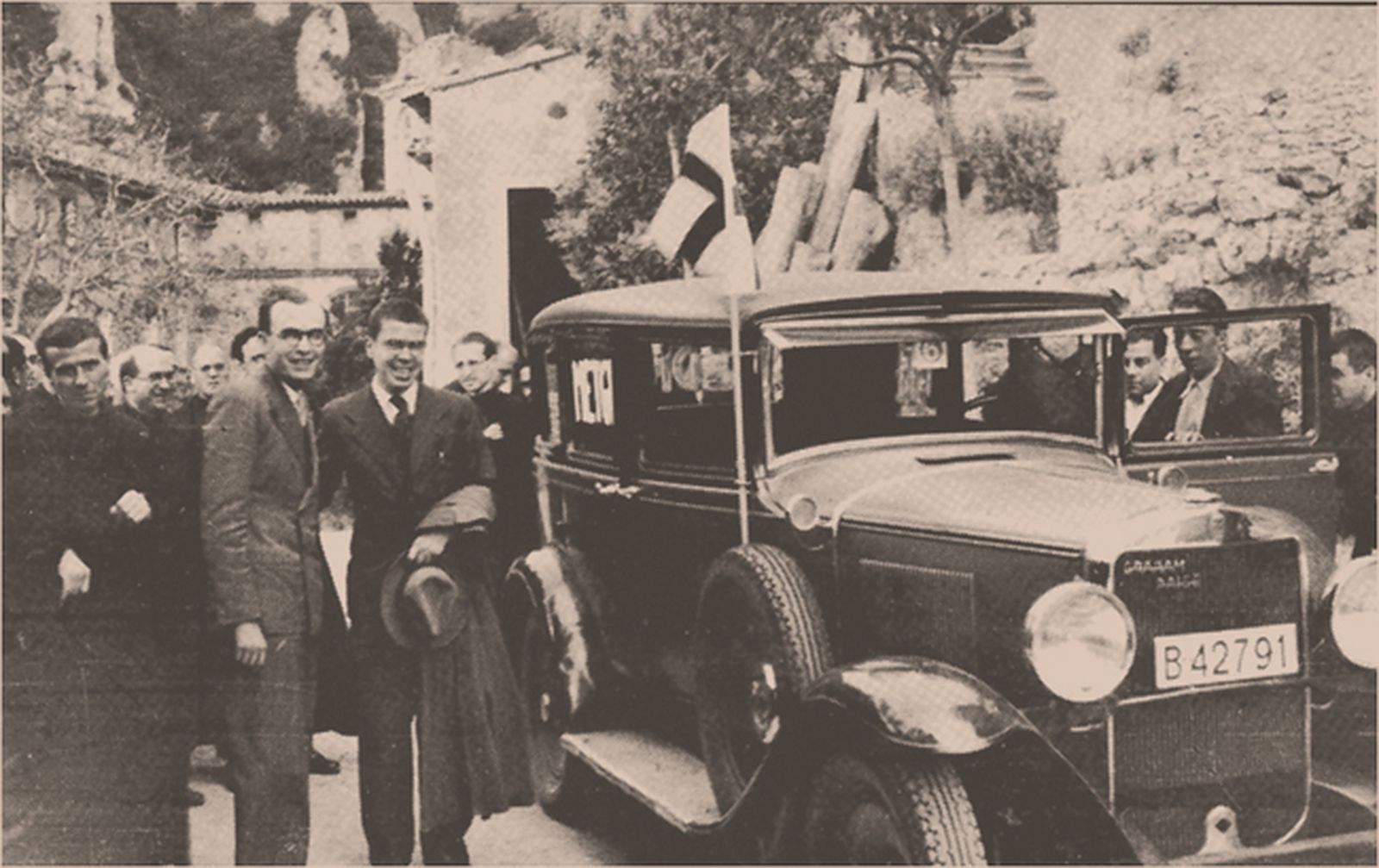 Pere Tarrés y el monje Joan Parellada bajan a Barcelona, el 21 de julio de 1936 a pedir ayuda a la Generalitat y evitar el incendio de Montserrat