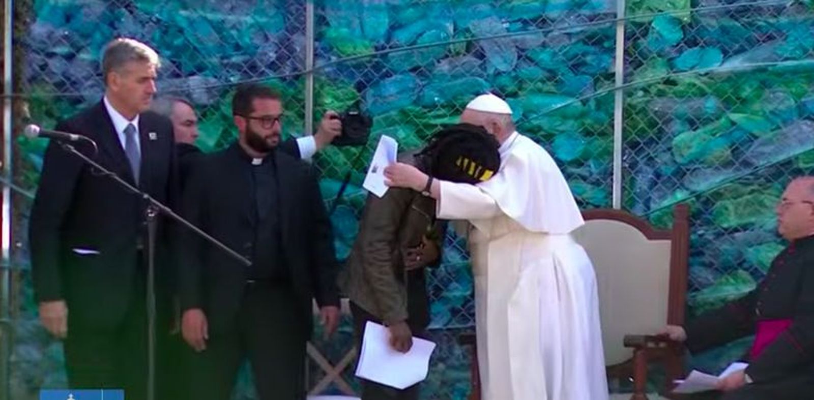 El Papa abraza a Daniel