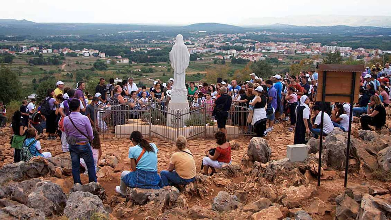 Las apariciones y la María del Evangelio