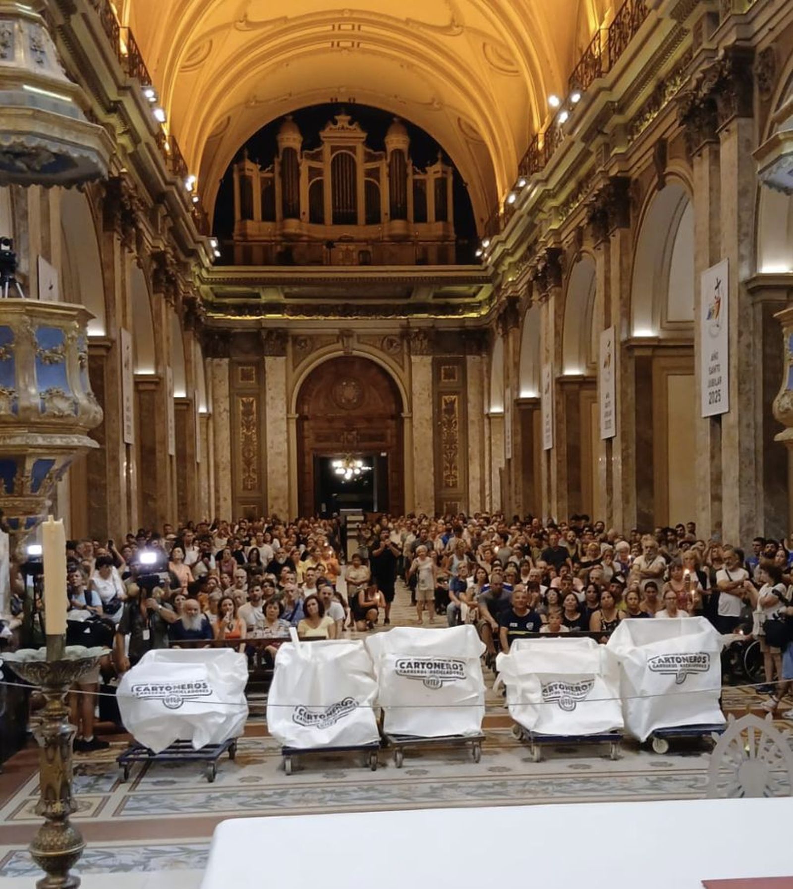 Cartoneros en la catedral de Baires