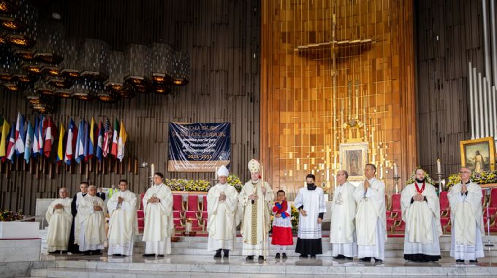 El cardenal Aguiar en la ceremonia de la consagración