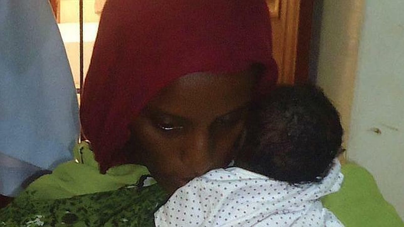 La doctora Ibrahim y el bebé que tuvo en la cárcel de Jartum