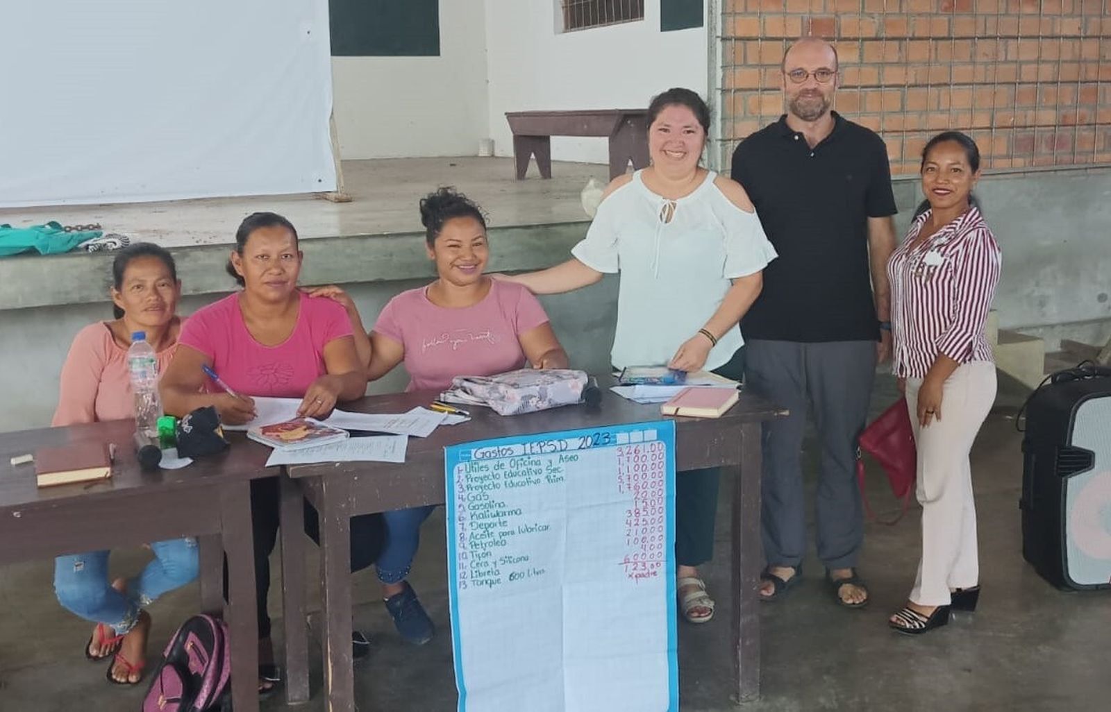Junta directiva del colegio "Severino Deshaies" de Aucayo