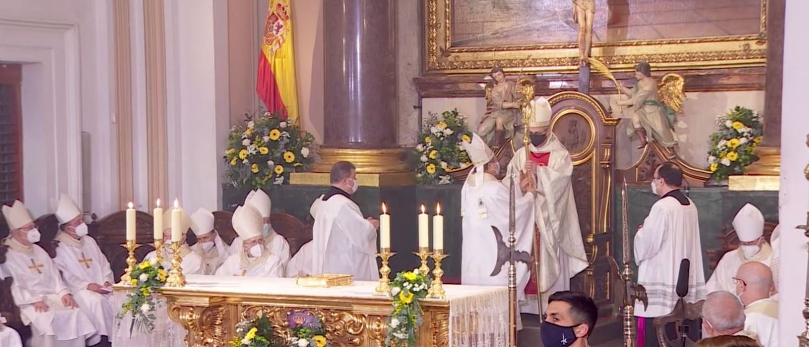 El Nuncio entrega el báculo a Juan Antonio Aznárez