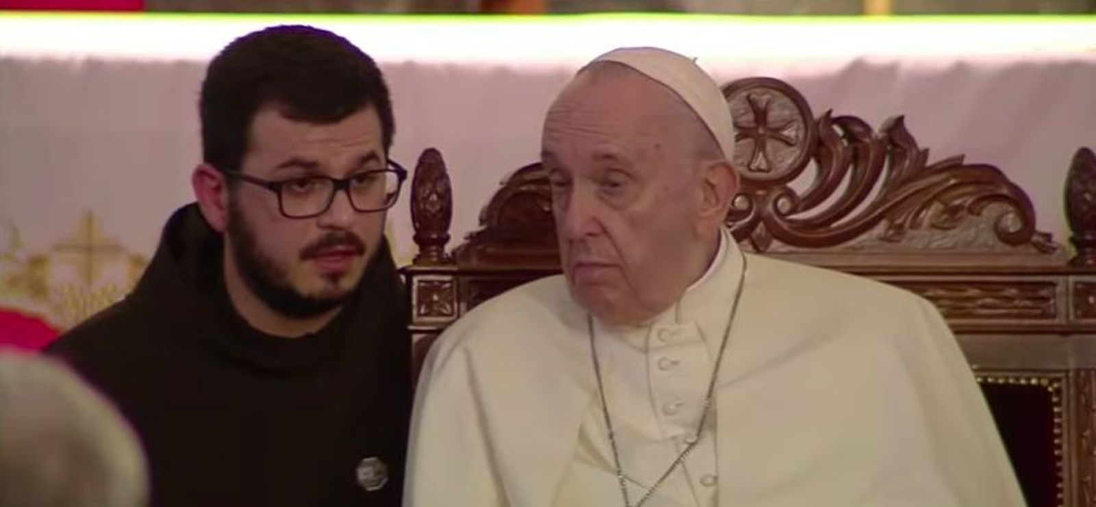 El Papa escucha las intervenciones de las religiosas