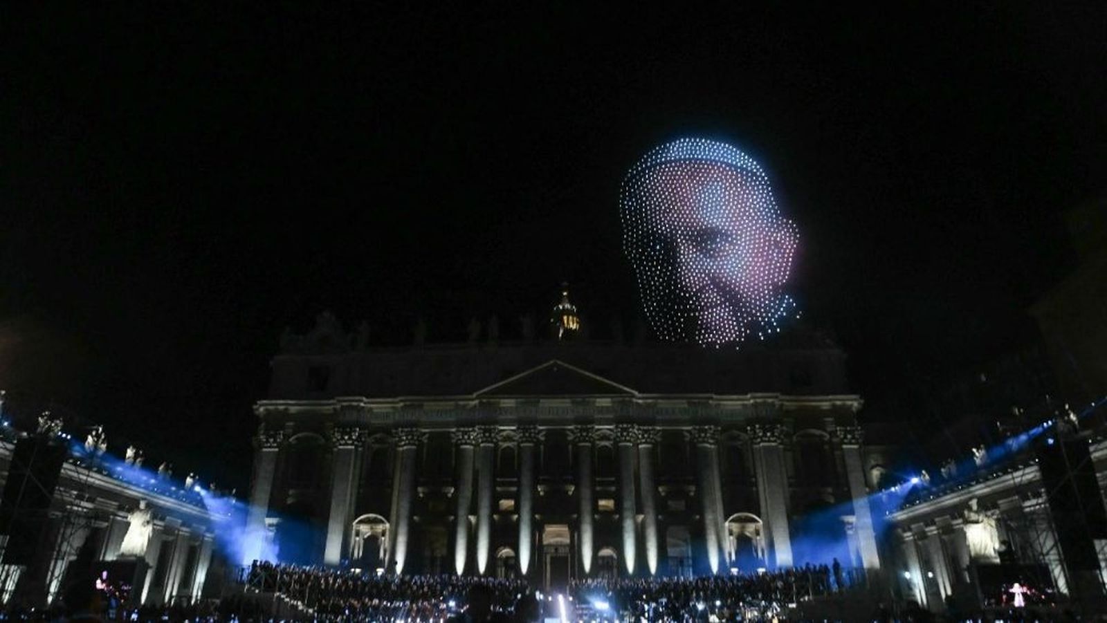 Una imagen de Francisco hecha con drones durante el concierto