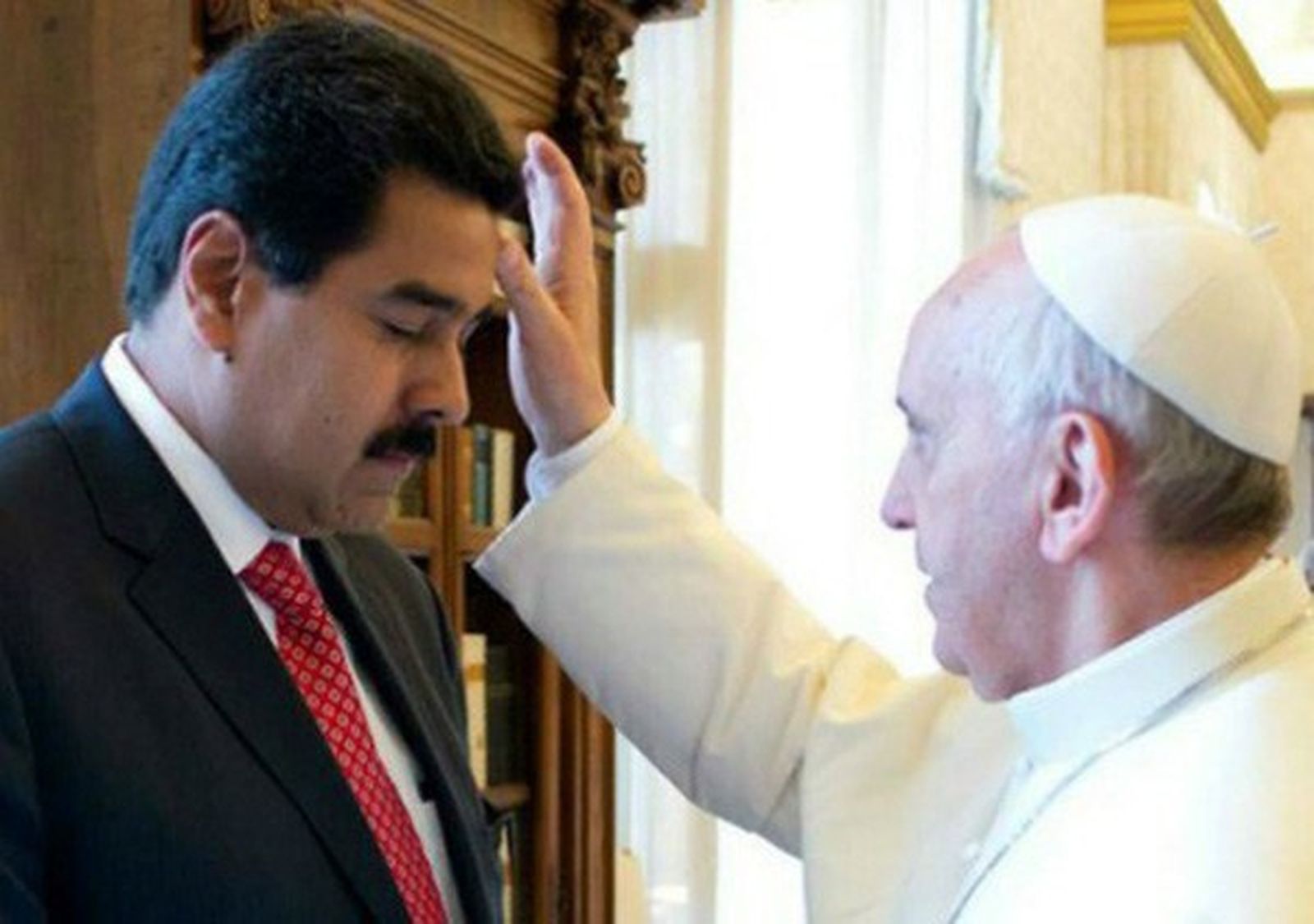 El Papa bendice a Maduro
