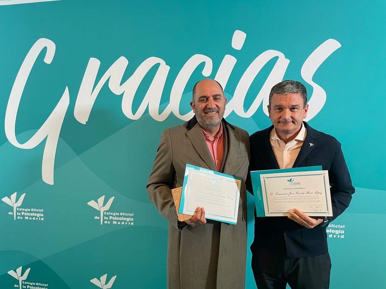 Dos psicólogos y dos diáconos