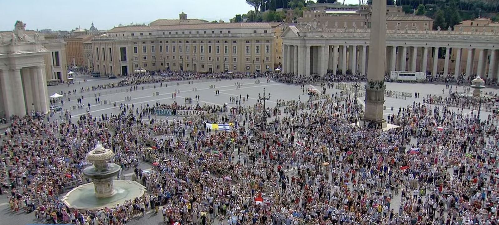 Miles de fieles en San Pedro