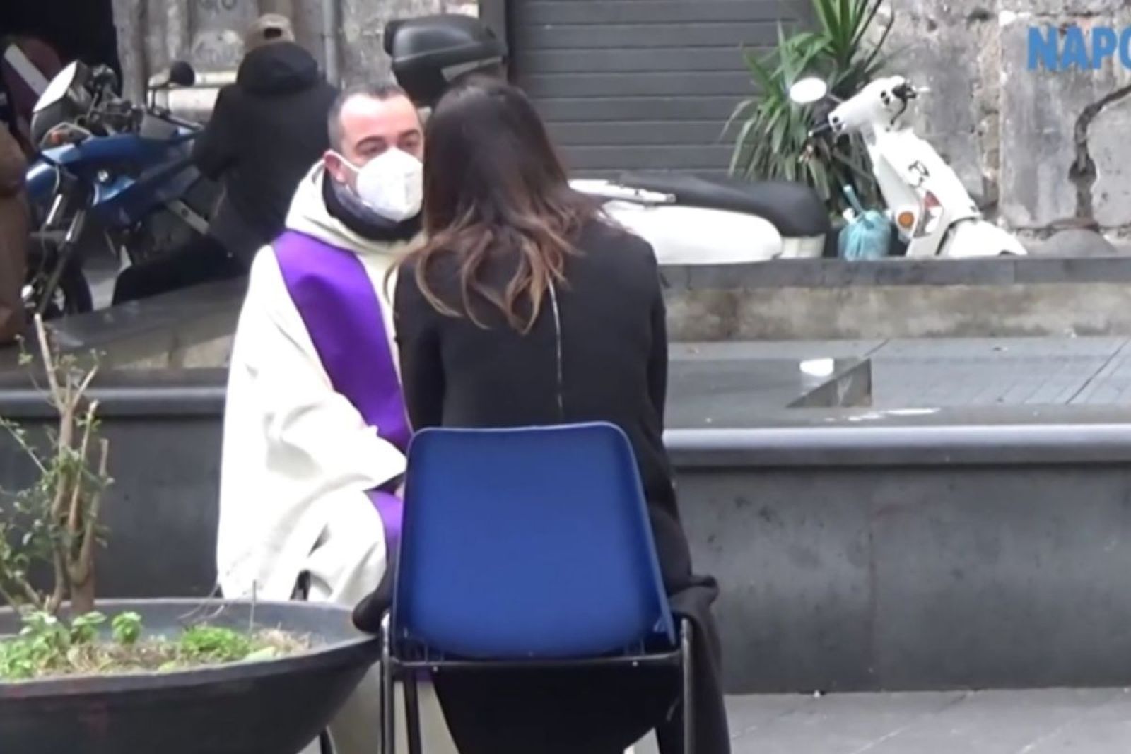 Confesionario 'ambulante' del padre Michele Madona