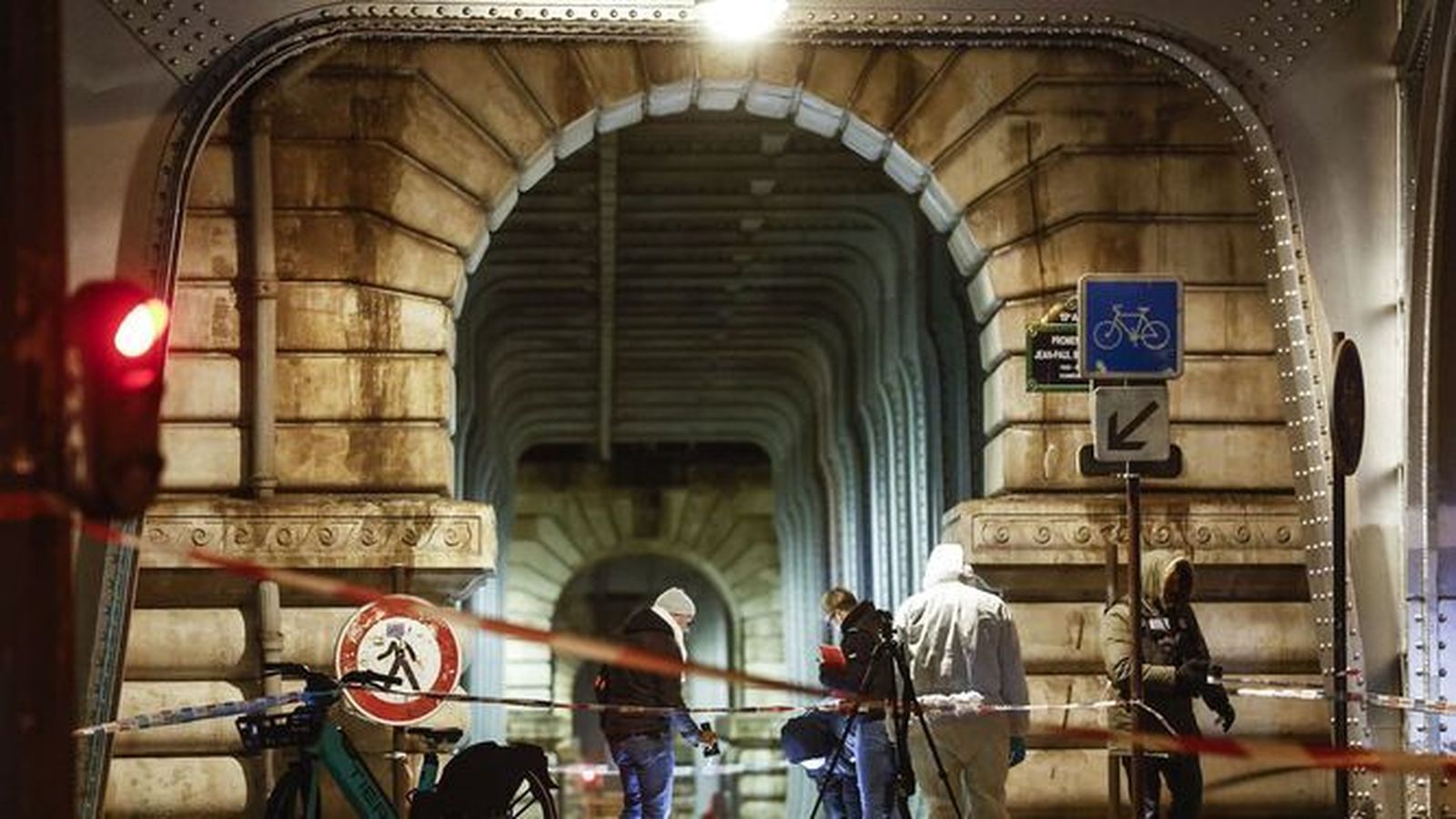 La Policía forense, en el lugar del asesinato