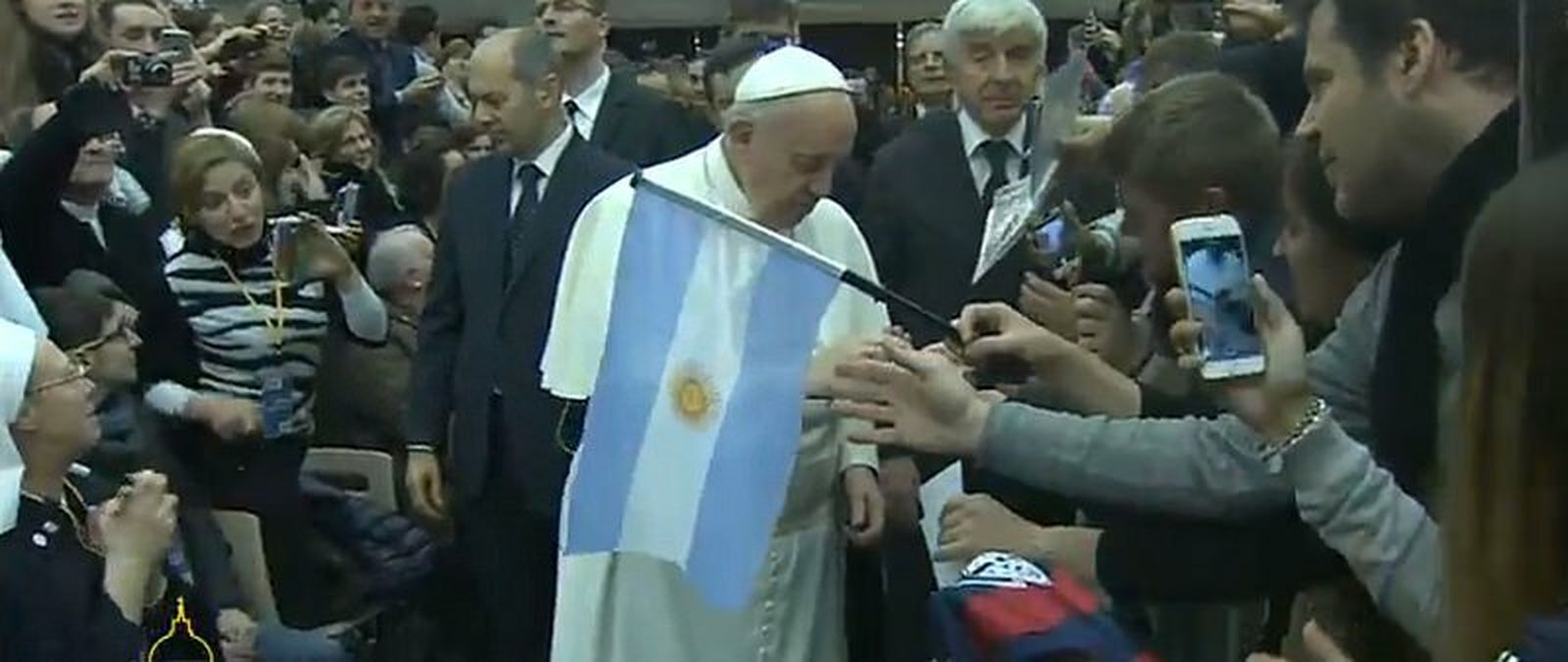 Papa y bandera argentina