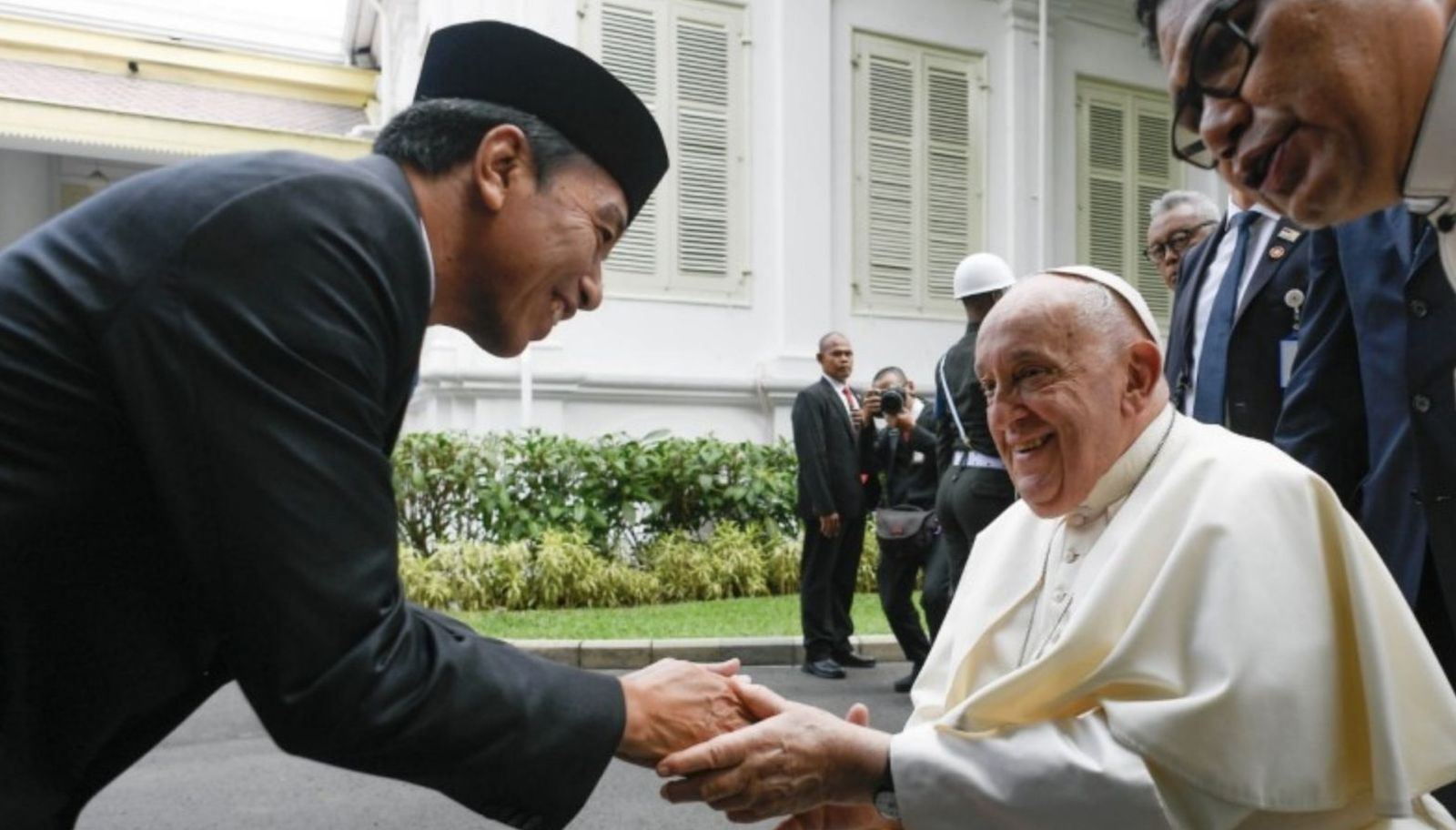 Francisco con el presidente de Indonesia