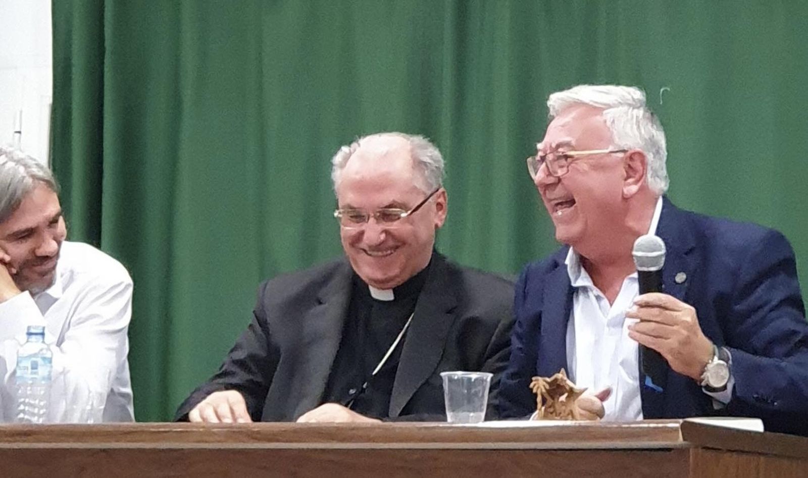 Don Celso se va contento..