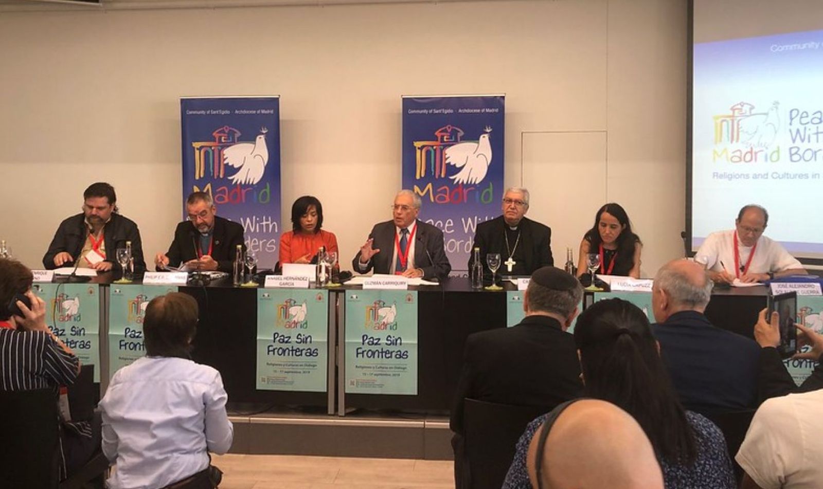 Mesa redonda con Carriquiry, Castillo y Solalinde, entre otros