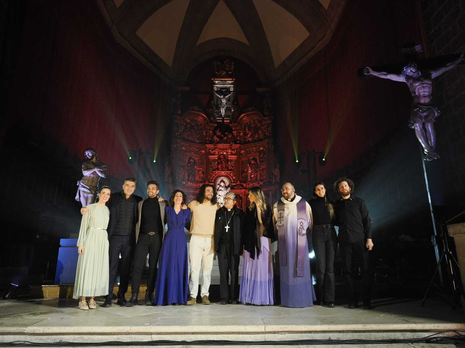 Más de 3.000 vallisoletanos siguieron con pasión el 'Via Crucis' de Toño Casado en la catedral