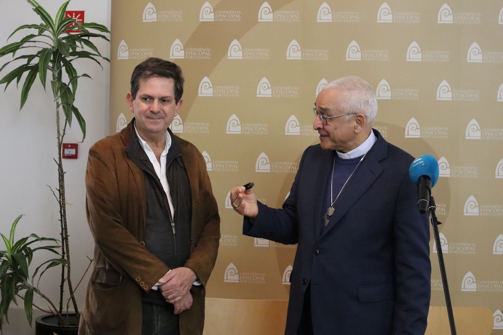 José Ornelas y Pedro Strech, durante la entrega del informe