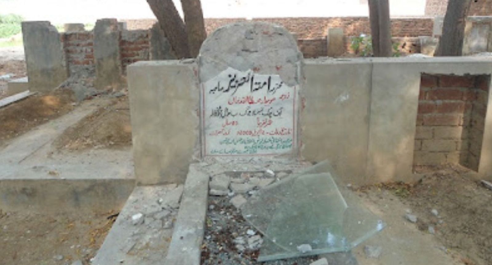 Profanación violenta de tumbas musulmanas ahmadís en Pakistán