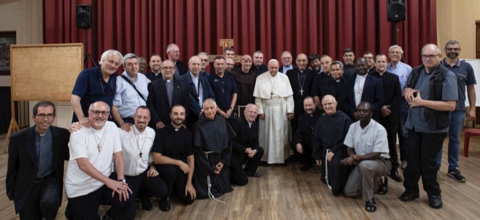 El papa y los curas romanos de Pimavalle