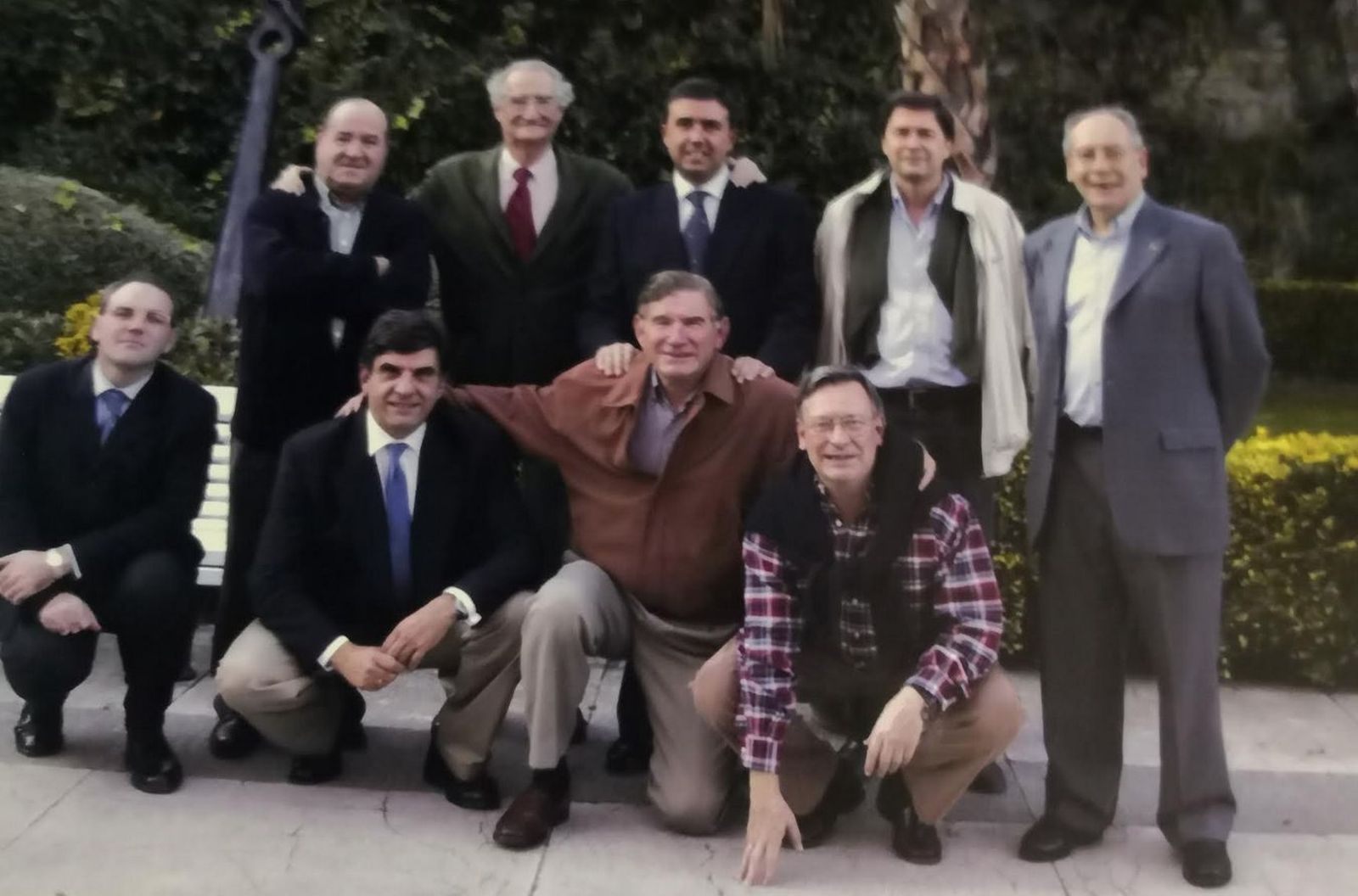 Gómez Cuesta con el grupo de curas