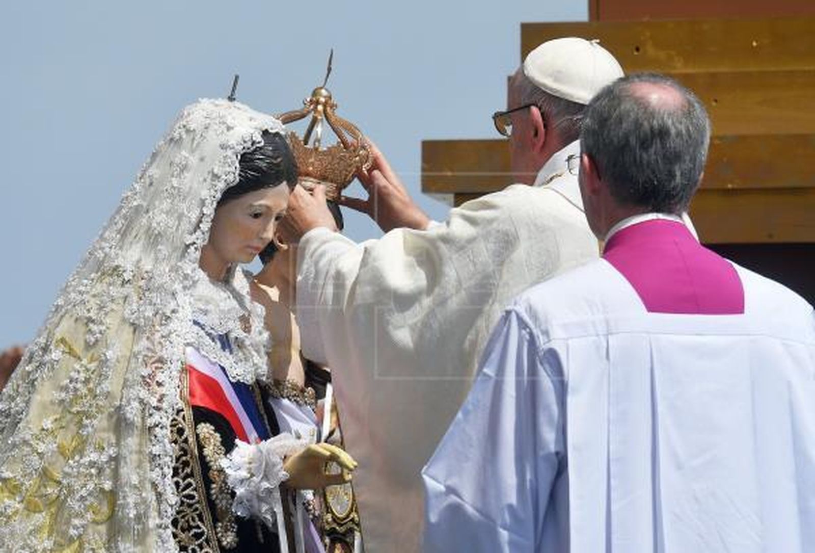 El Papa Francisco corona a la Virgen del Carmen, Madre y Reina de Chile