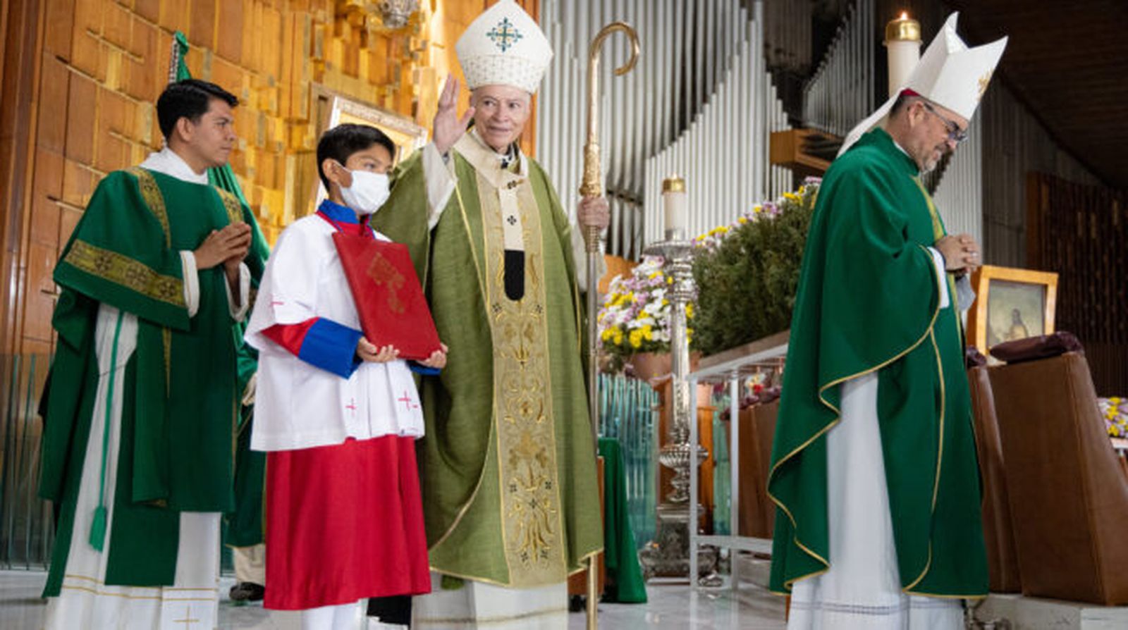 Cardenal Aguiar. Misa del domingo