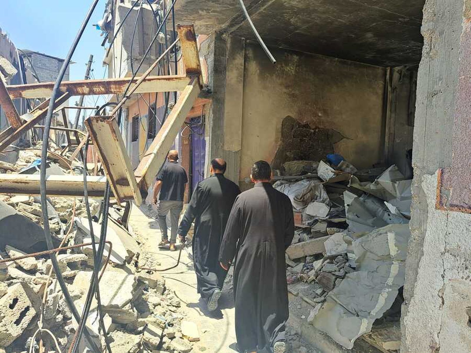 El padre Romanelli, entre los escombros de Gaza