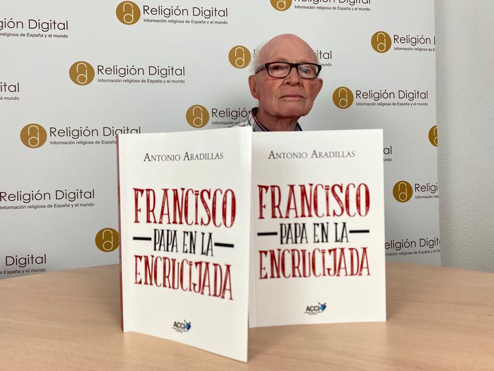 Antonio Aradillas, con su último libro