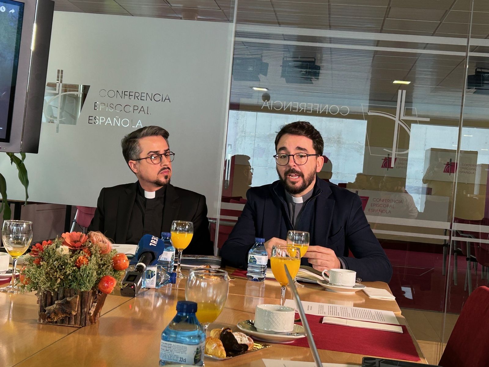 El sacerdote Javier Prieto con Florencio Pérez