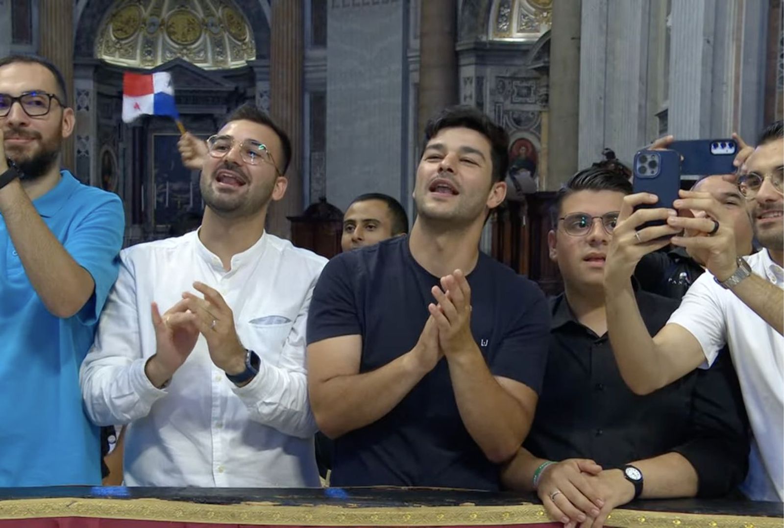 Los seminaristas saudan al papa León XIV