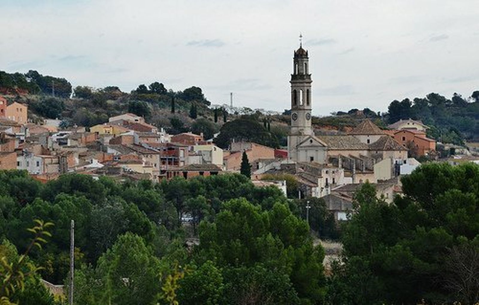 La parroquia, en el medio del pueblo