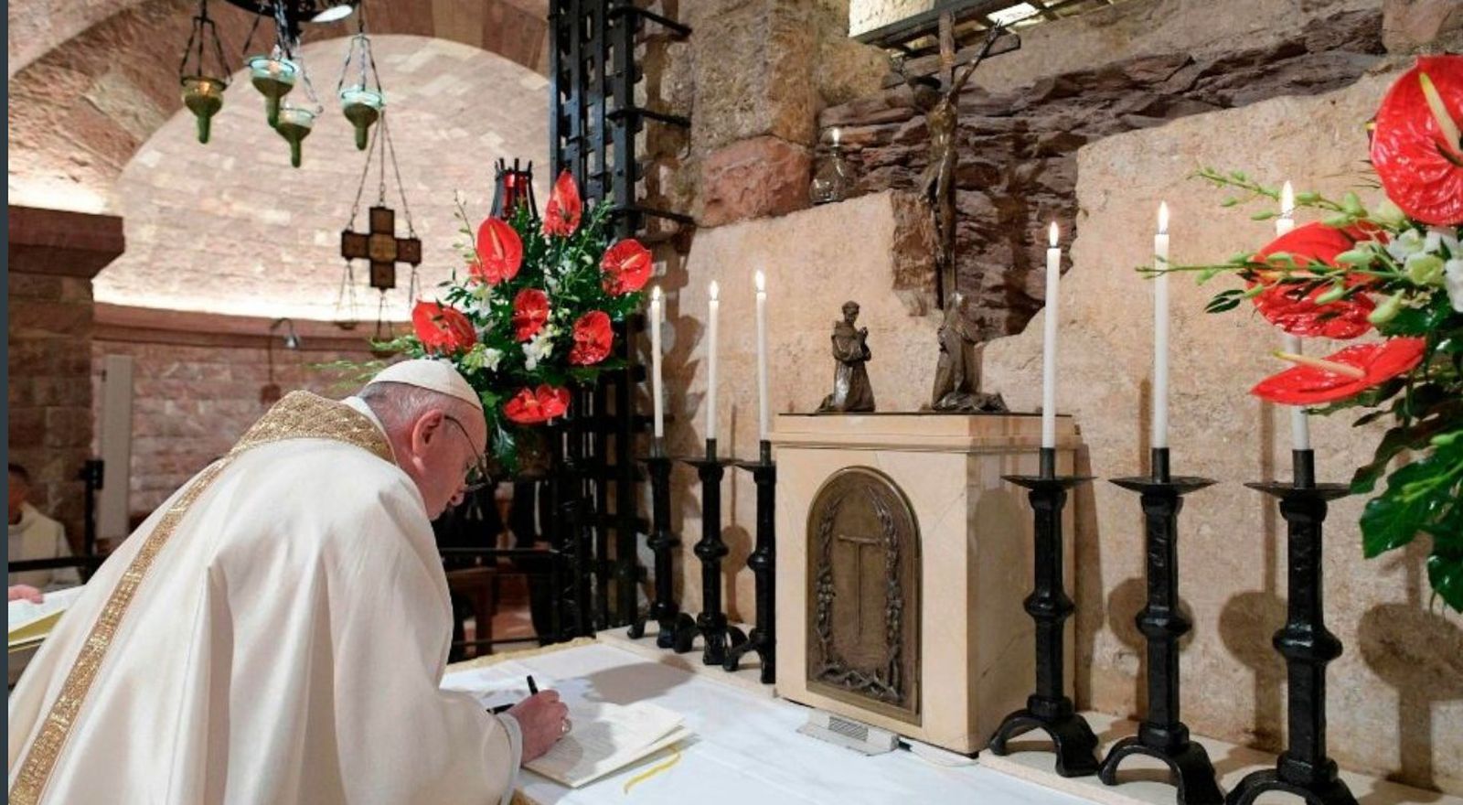 Papa firma la Fratelli