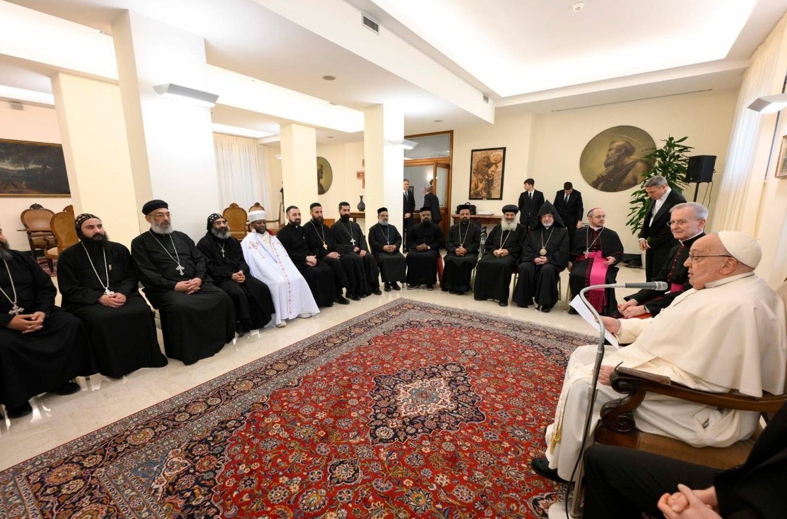Francisco en audiencia con los sacerdotes y monjes de las Iglesias Autocéfalas Orientale
