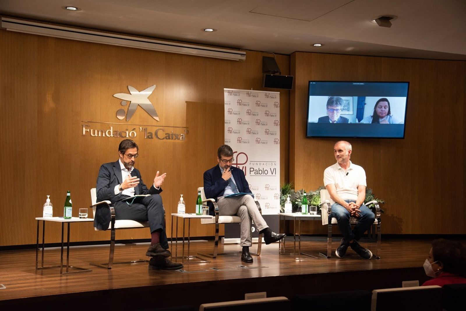 Palau Macaya. Debate patentes de las vacunas de COVID