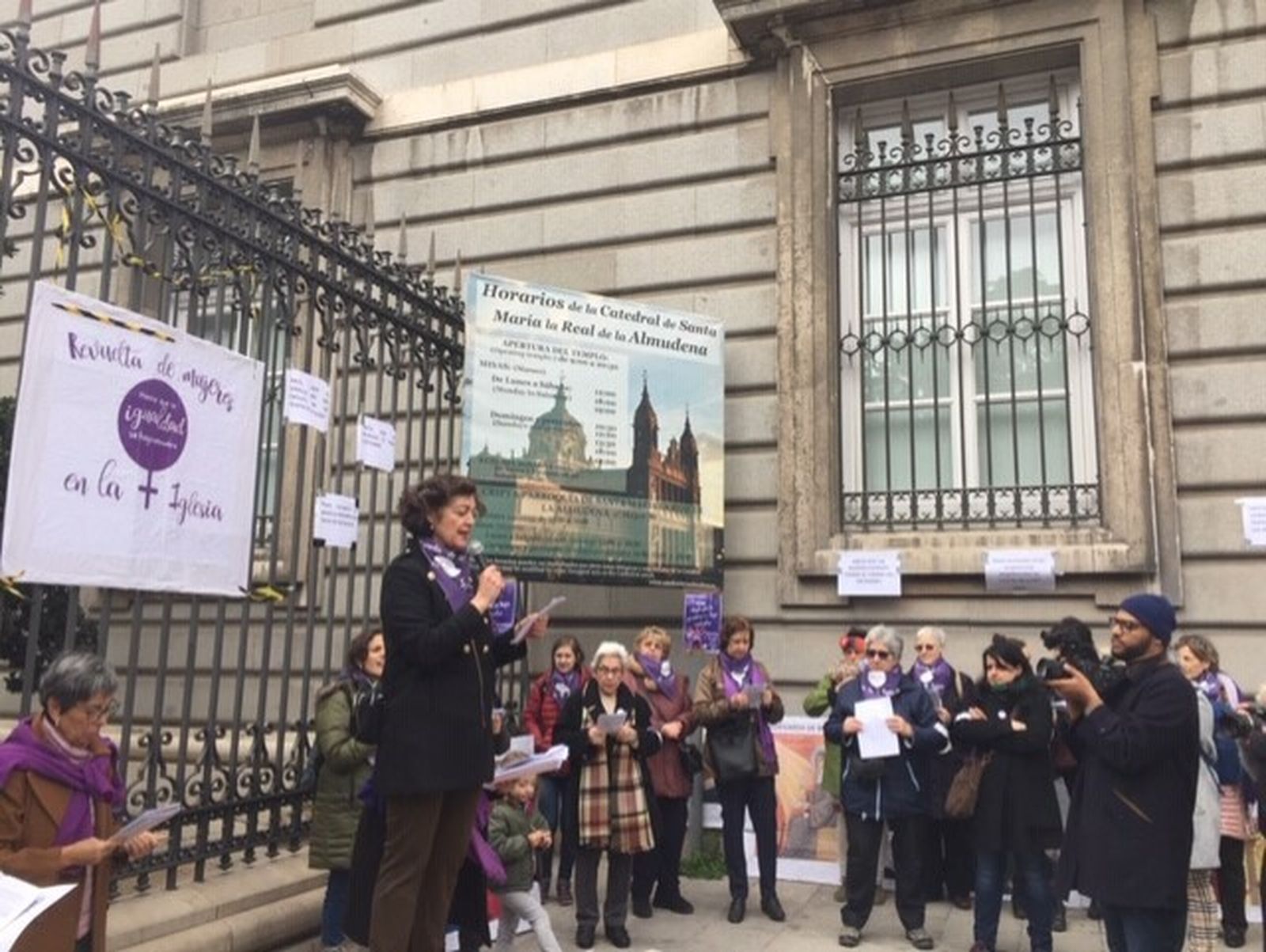 Las mujeres en revuelta leen su manifiesto