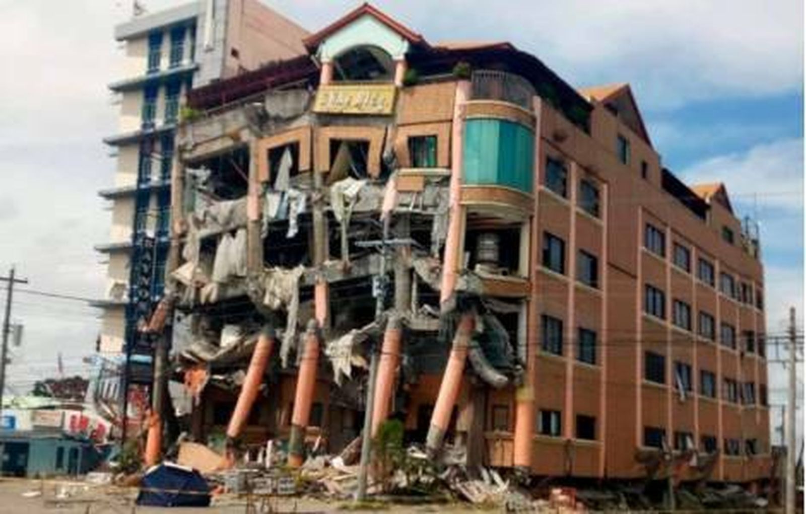 El terremoto, de magnitud 6.9, ha golpeado la isla de Mindanao este domingo