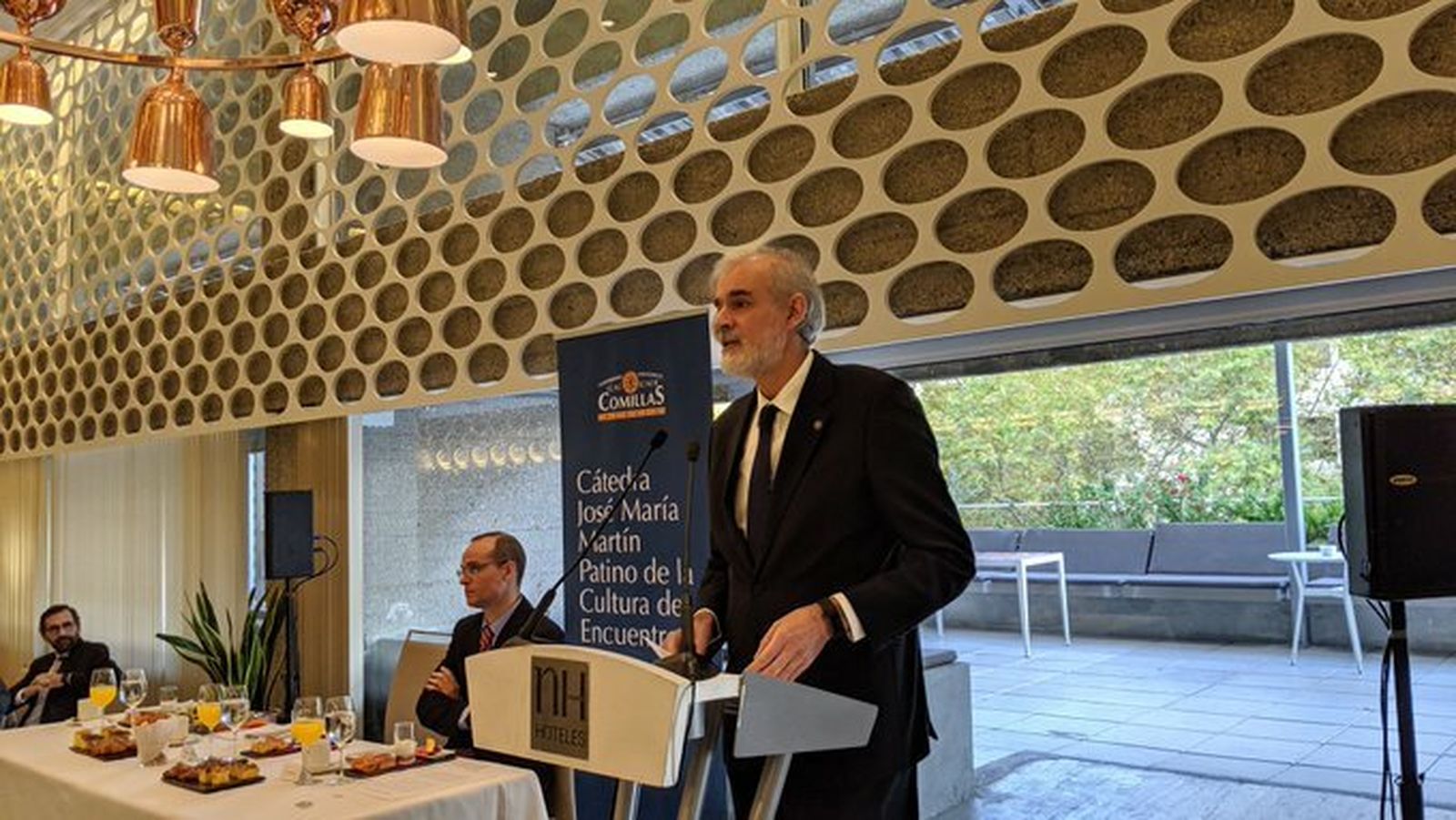 El rector de Comillas, Julio L. Martínez