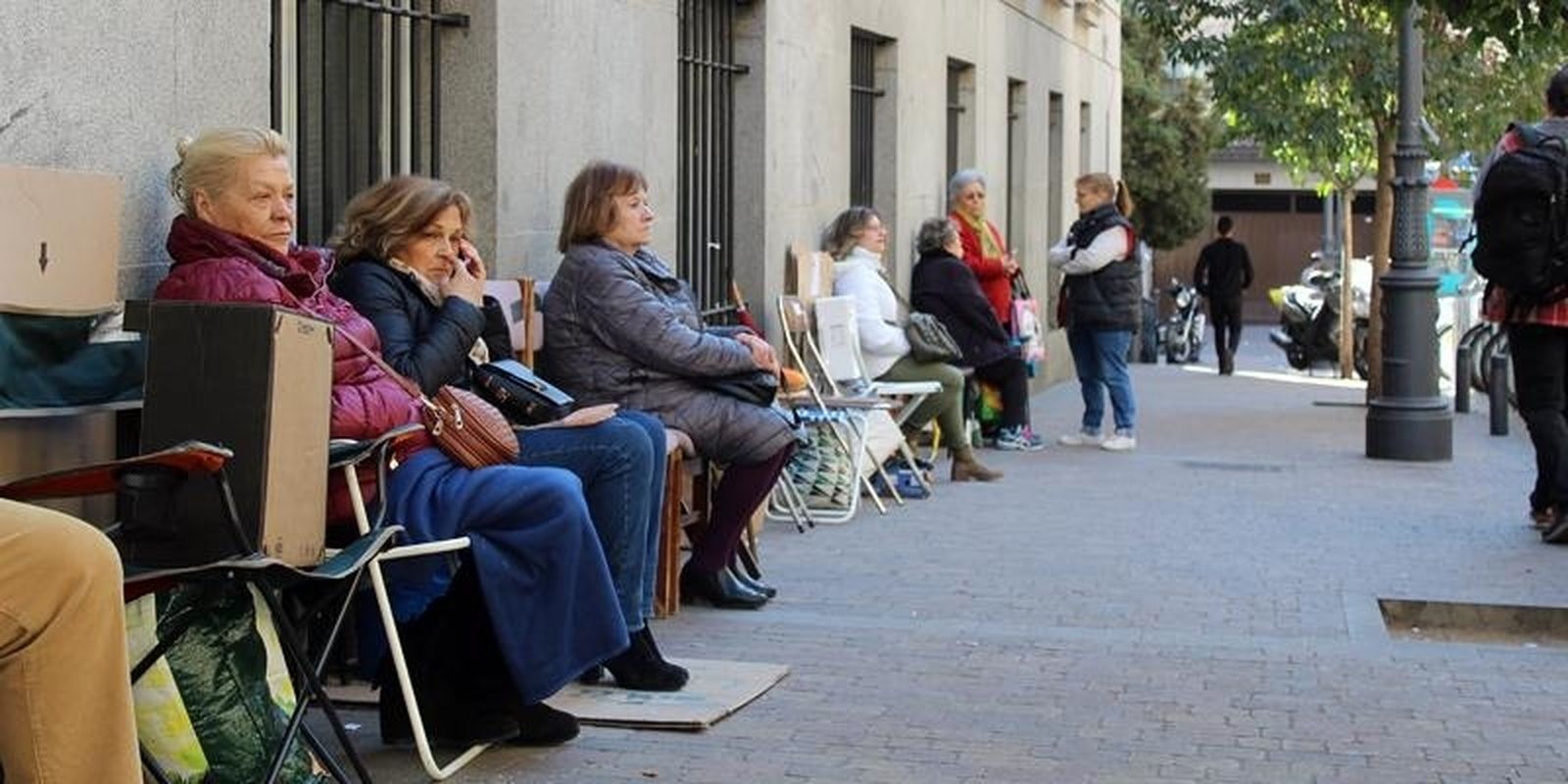 Miles de fieles hacen cola, desde hace días, para besar los pies del Cristo de Medinaceli