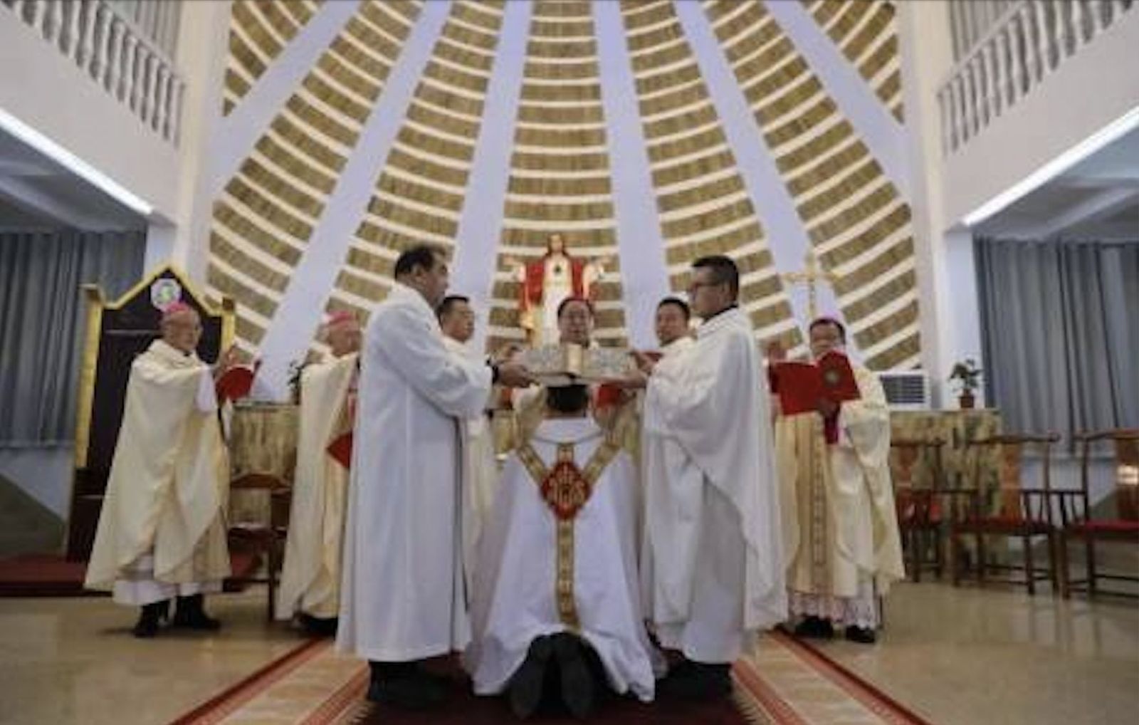 Ordenación del obispo chino  Peter Wu Yishun