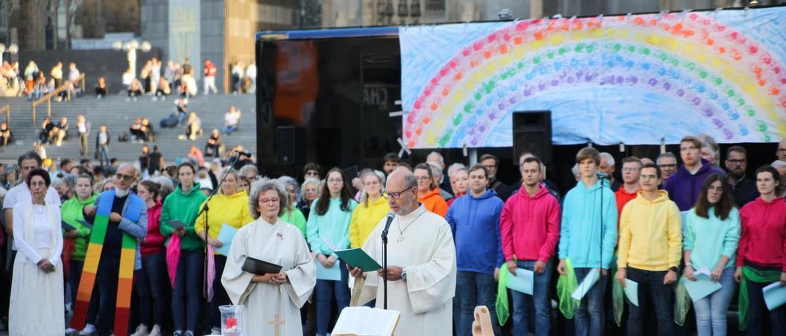 Bendición de parejas gay a las puertas de la catedral de Colonia