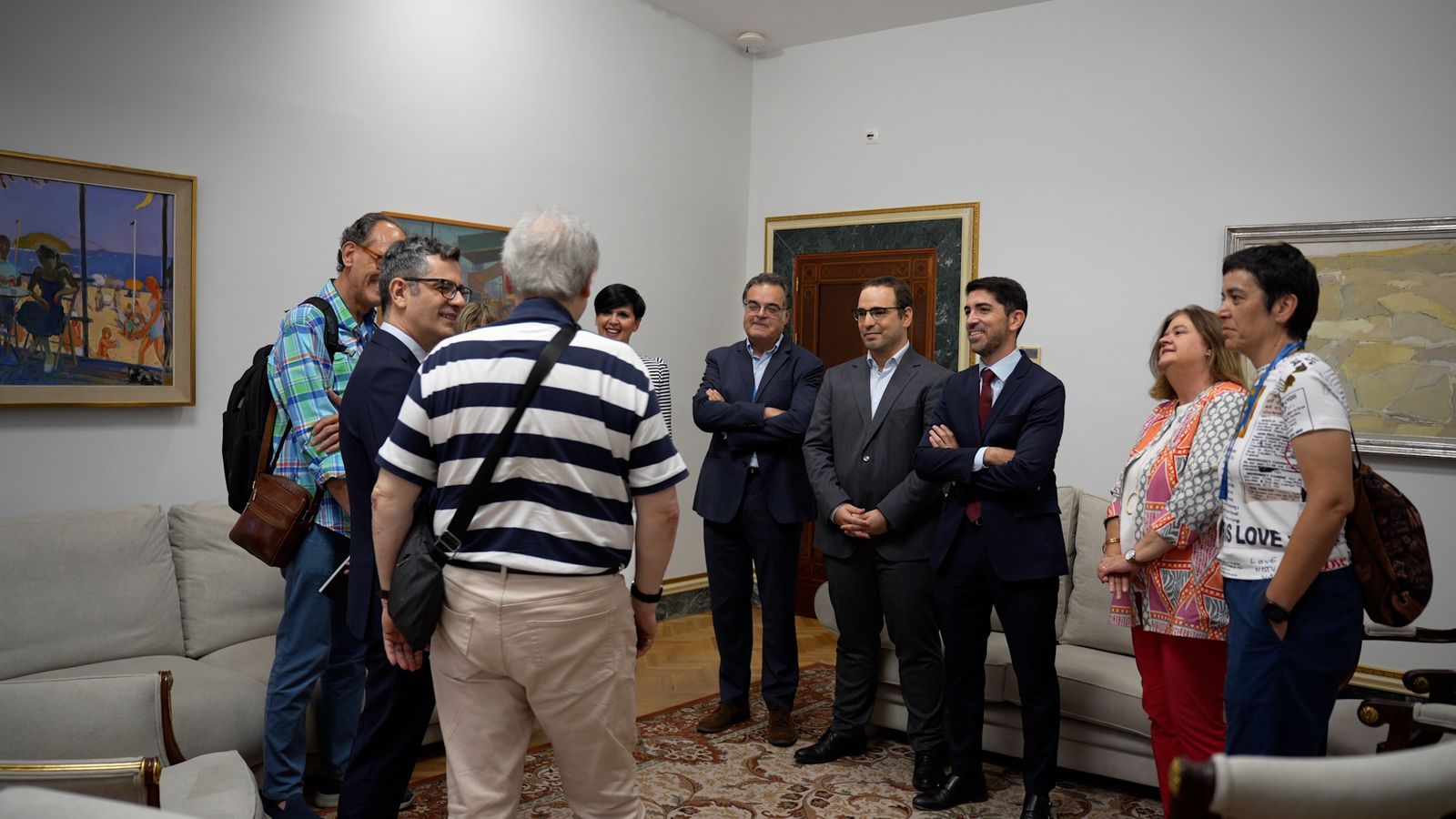 Félix Bolaños, con las víctimas de abusos